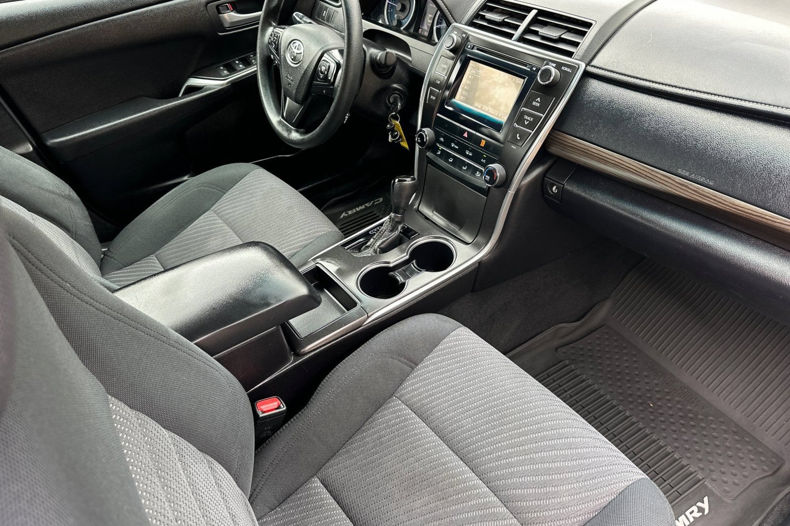 Used 2016 Toyota Camry LE FWD image 14