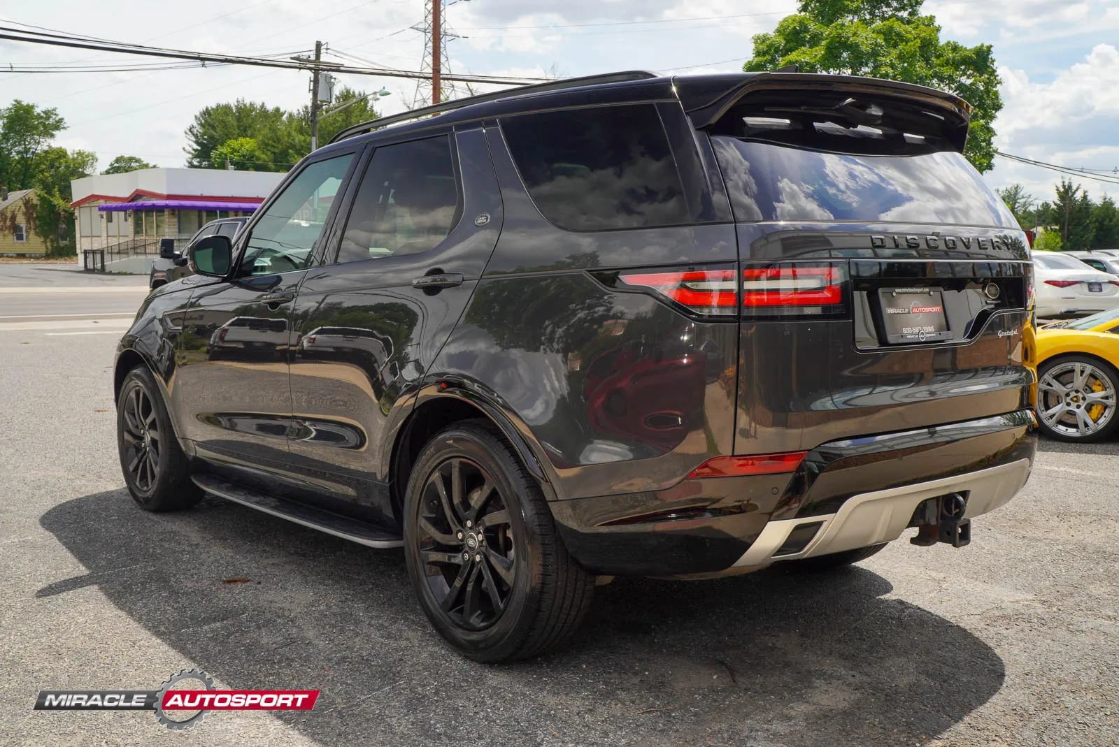 Used 2020 Land Rover Discovery Landmark AWD/4WD image 5