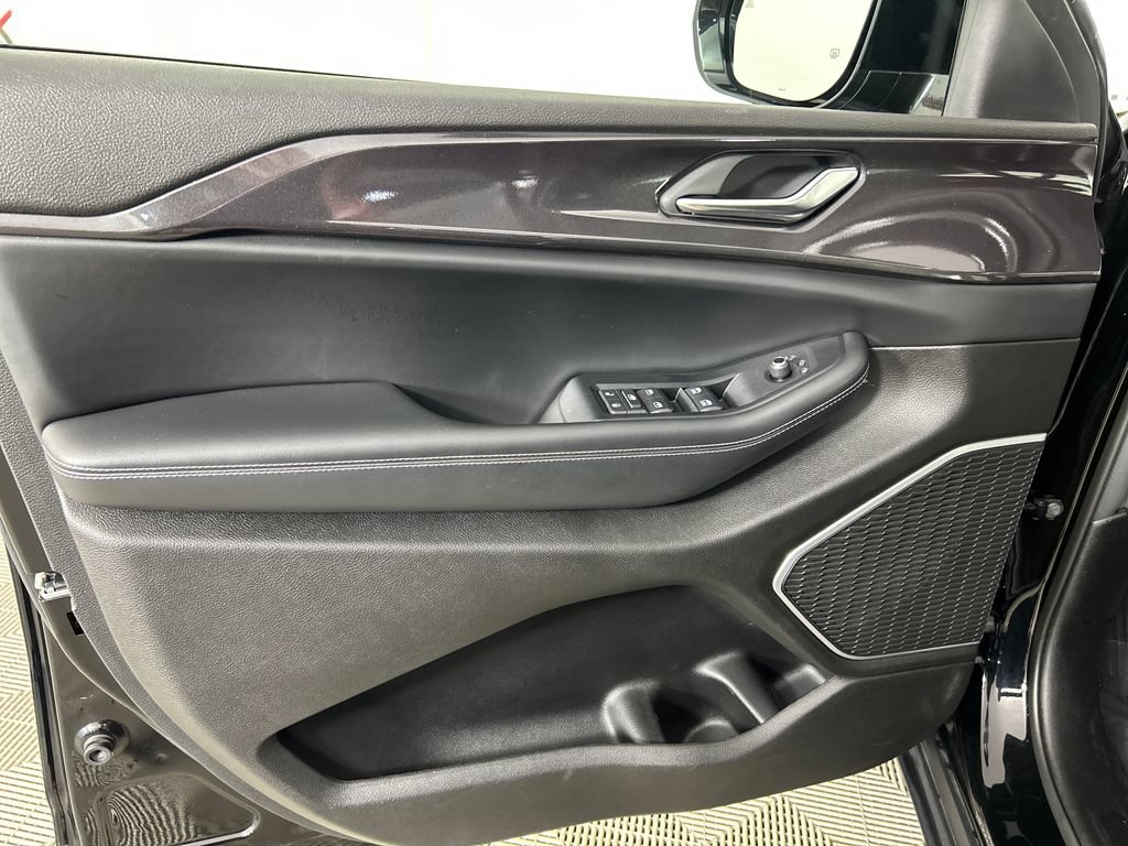 Used 2021 Jeep Grand Cherokee L Laredo AWD/4WD image 11
