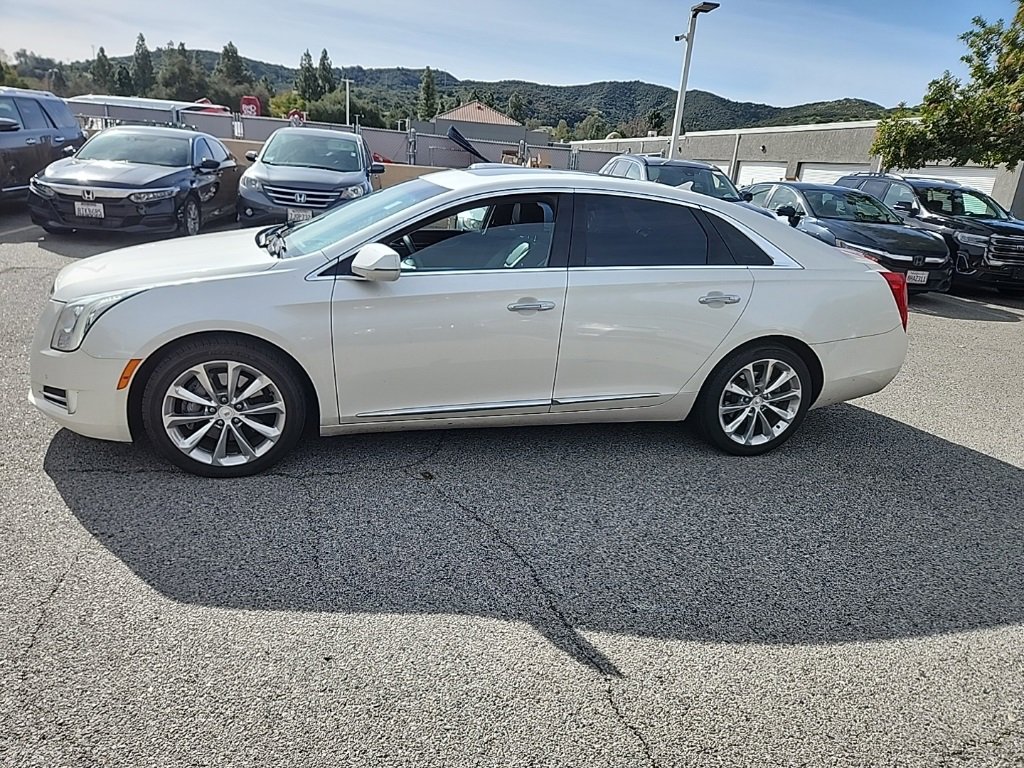 Used 2013 Cadillac XTS Premium image 2