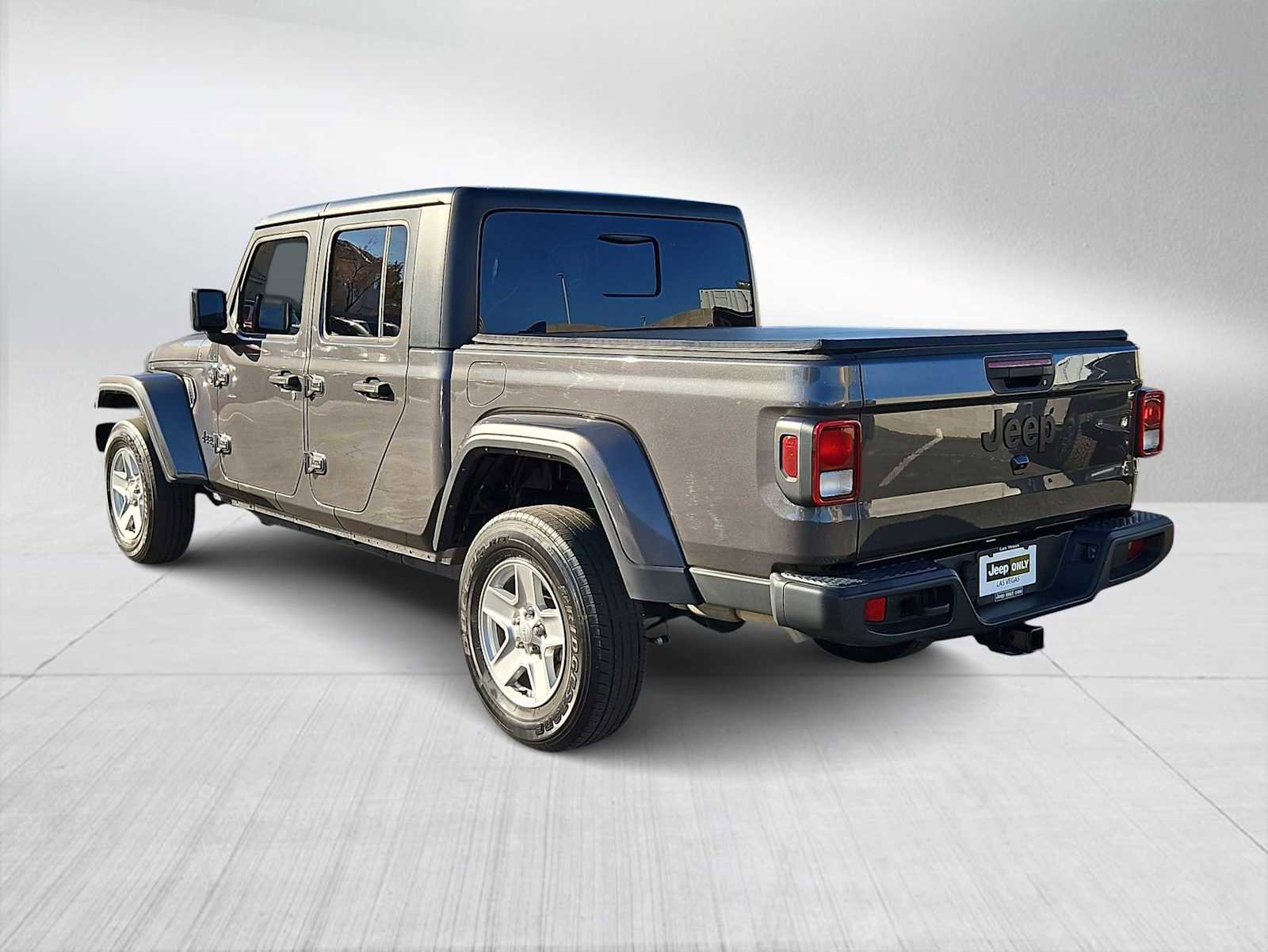 Used 2022 Jeep Gladiator Sport image 6