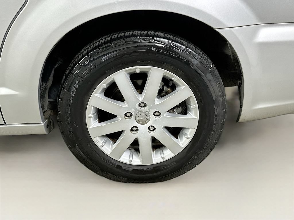Used 2011 Chrysler Town & Country Touring-L FWD image 24