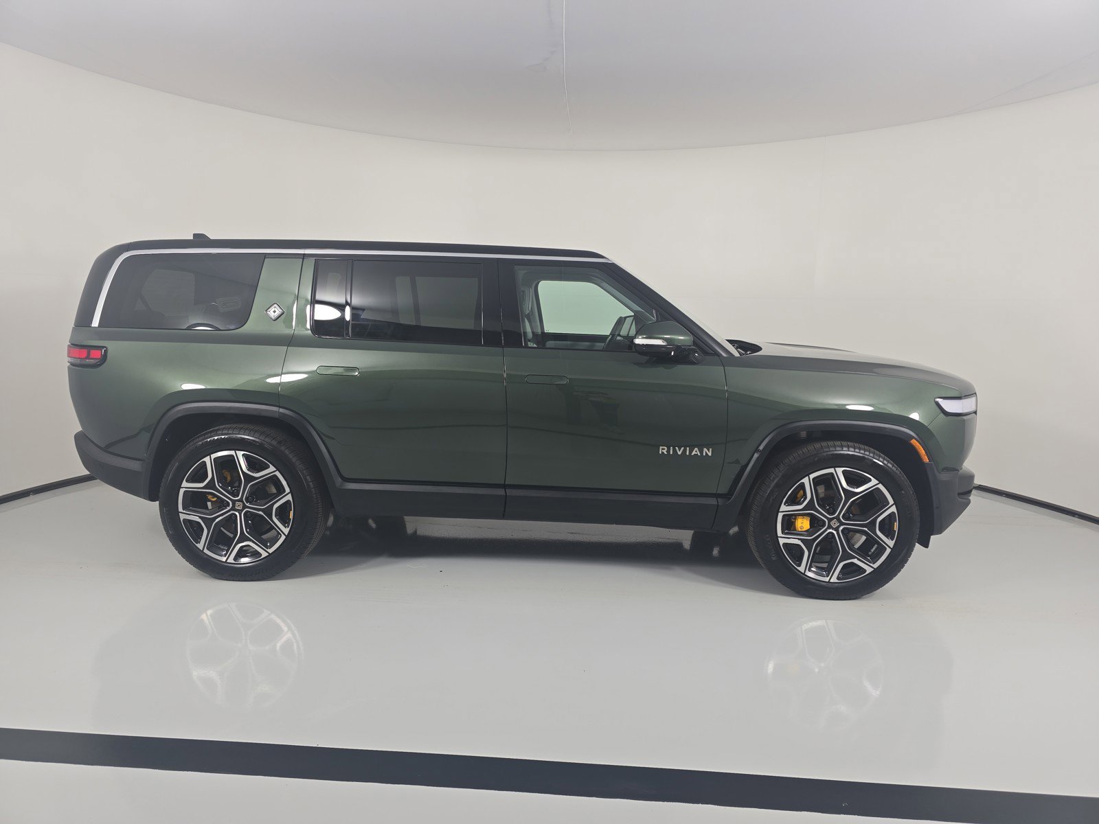 Used 2024 Rivian R1S Adventure AWD/4WD image 6
