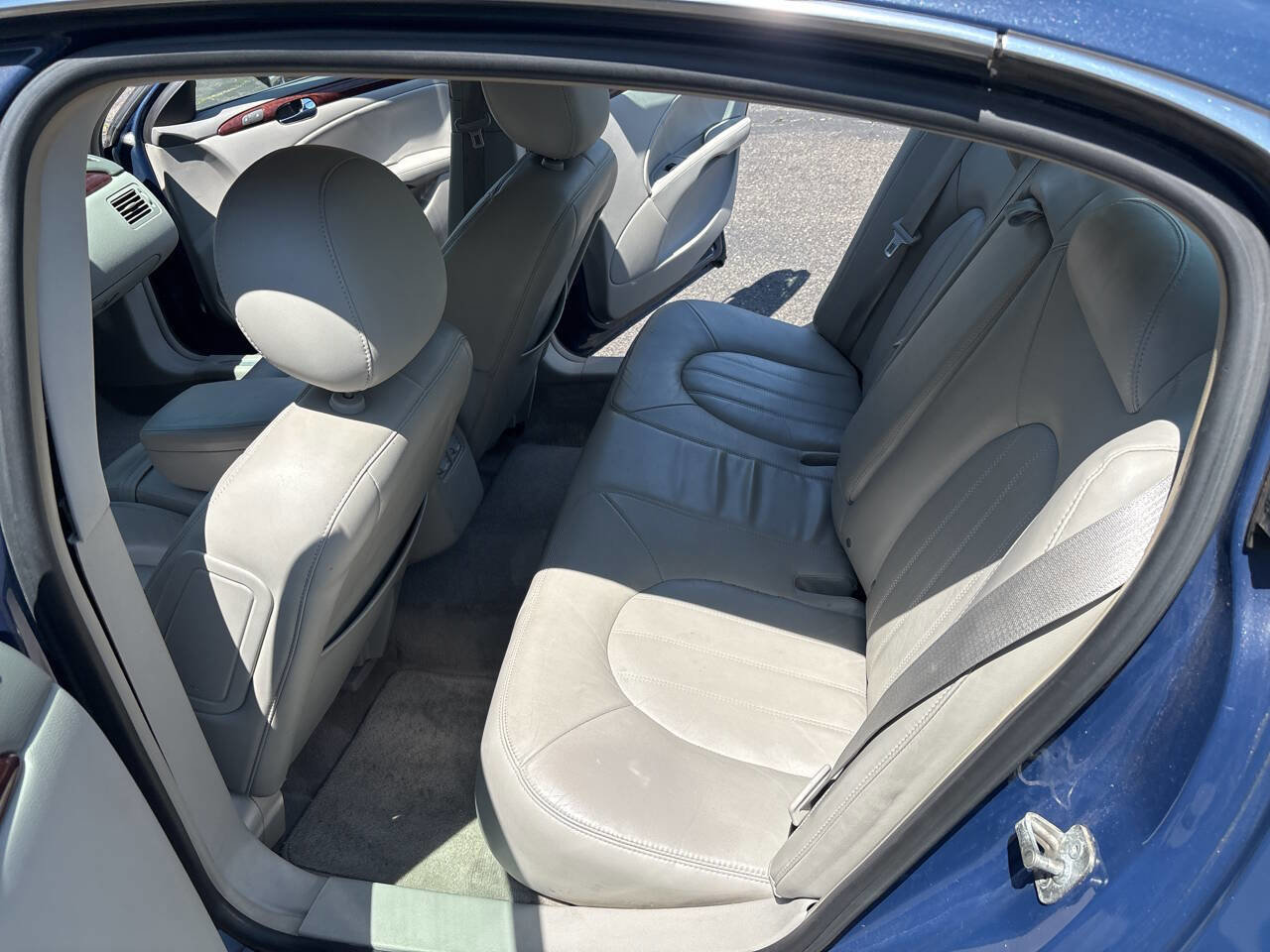 Used 2009 Buick Lucerne CXL FWD image 17