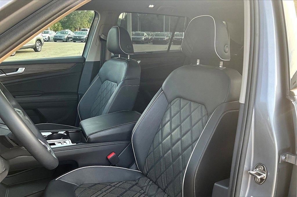 Used 2025 Volkswagen Atlas SEL Premium R-Line image 20