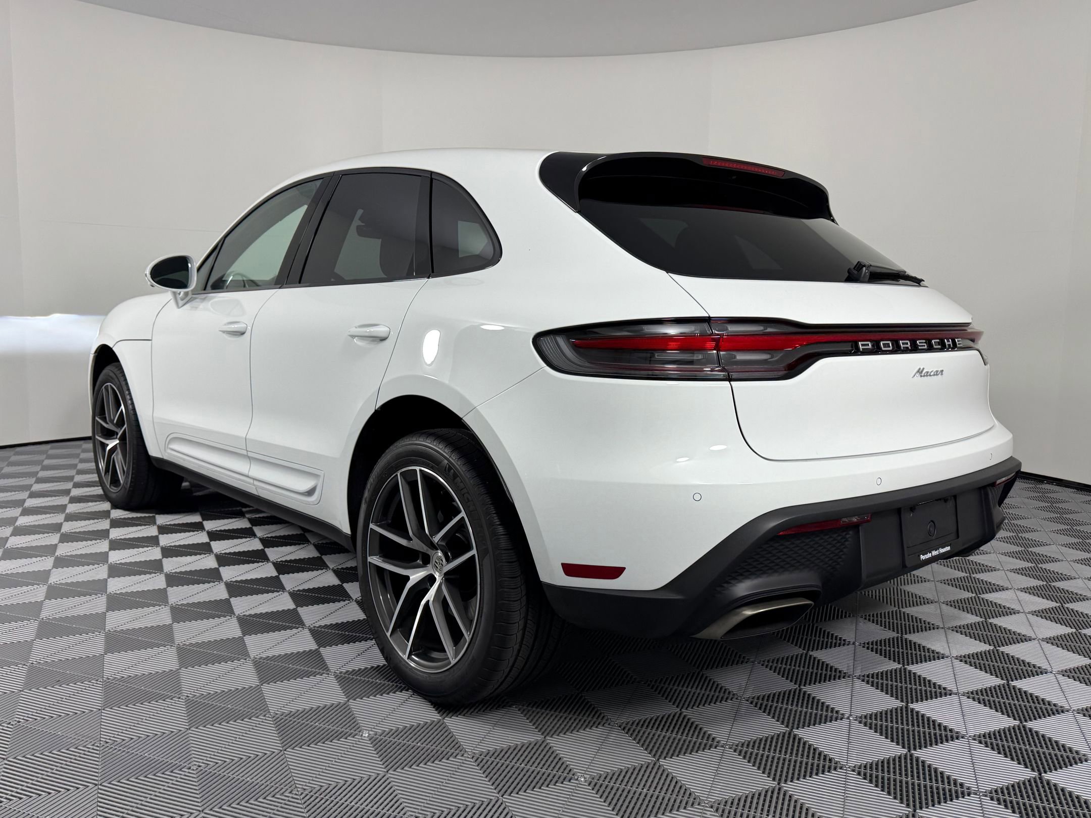 New 2025 Porsche Macan image 3