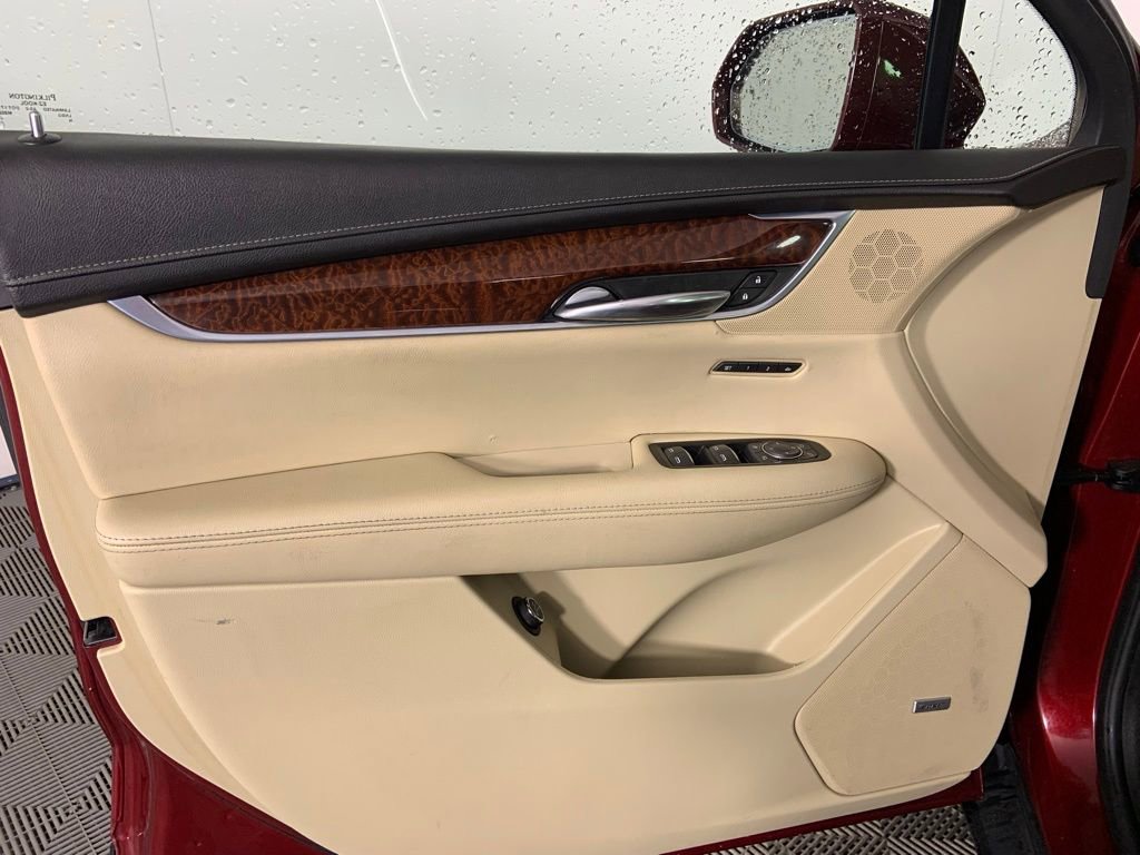 Used 2018 Cadillac XT5 Luxury w/ Driver Awareness Package FWD image 22