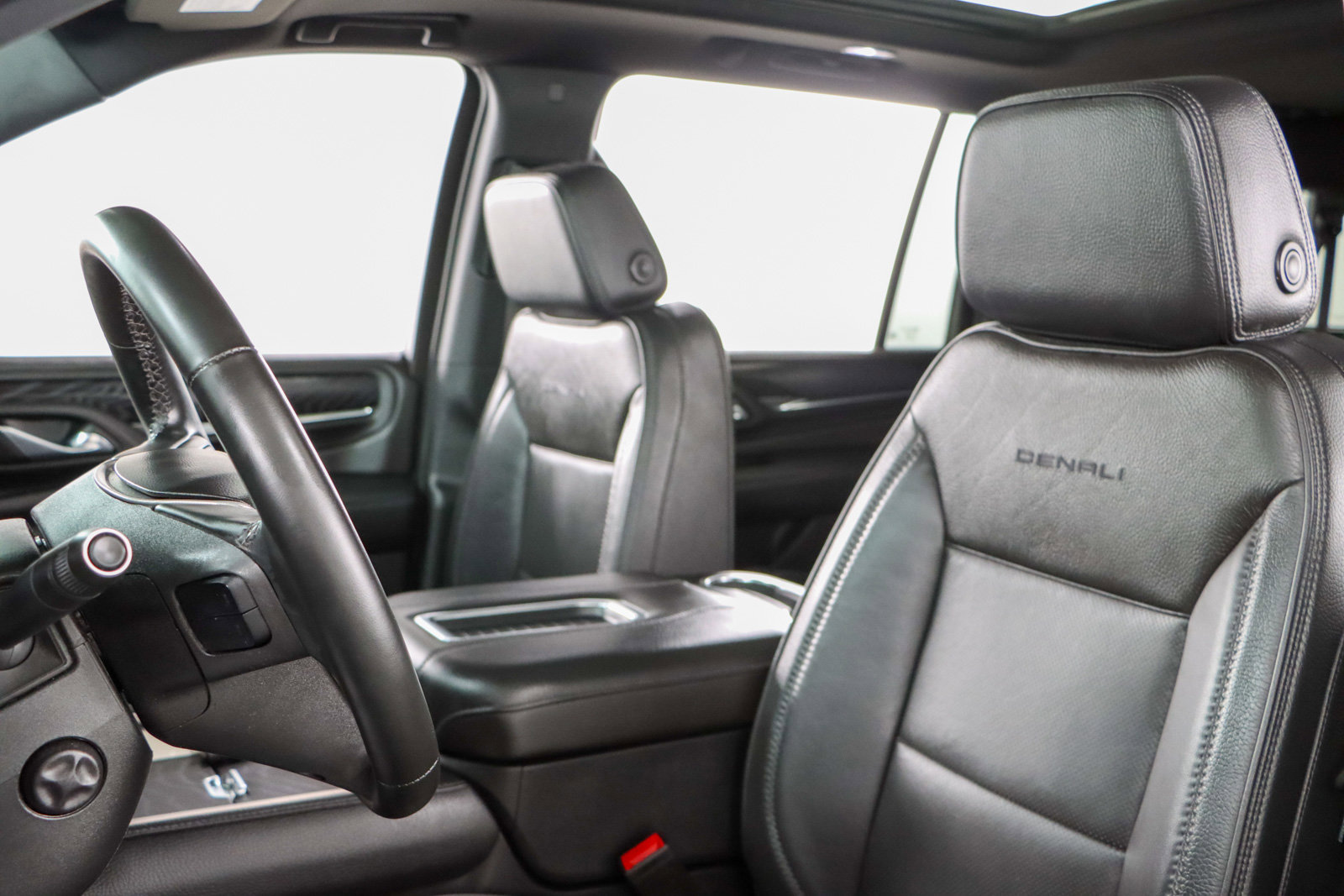 Used 2024 GMC Yukon XL Denali image 27