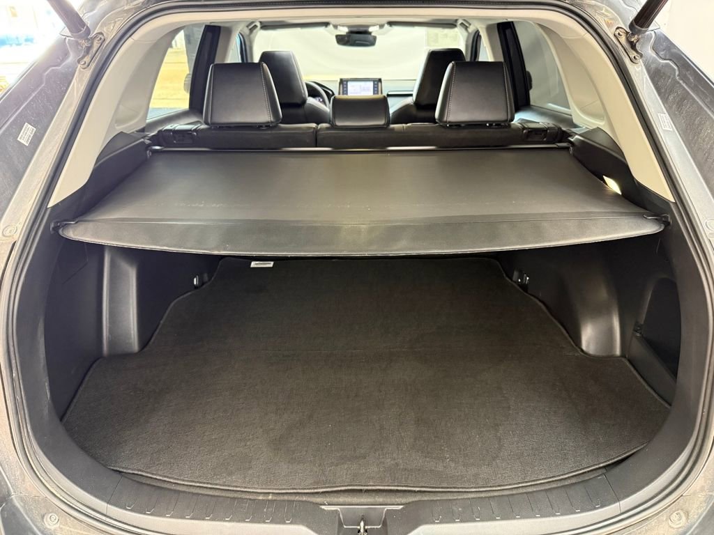 Used 2022 Toyota RAV4 XLE Premium image 20