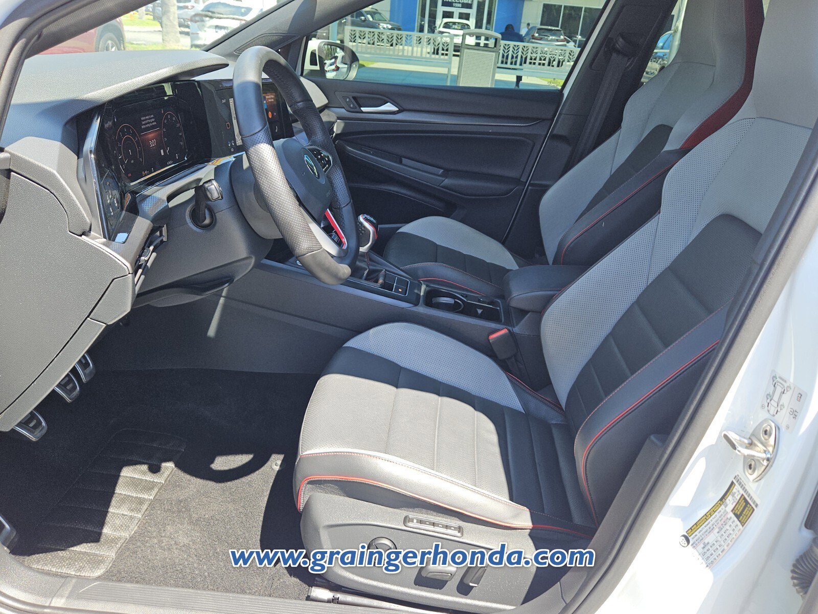 Used 2022 Volkswagen GTI SE FWD image 10