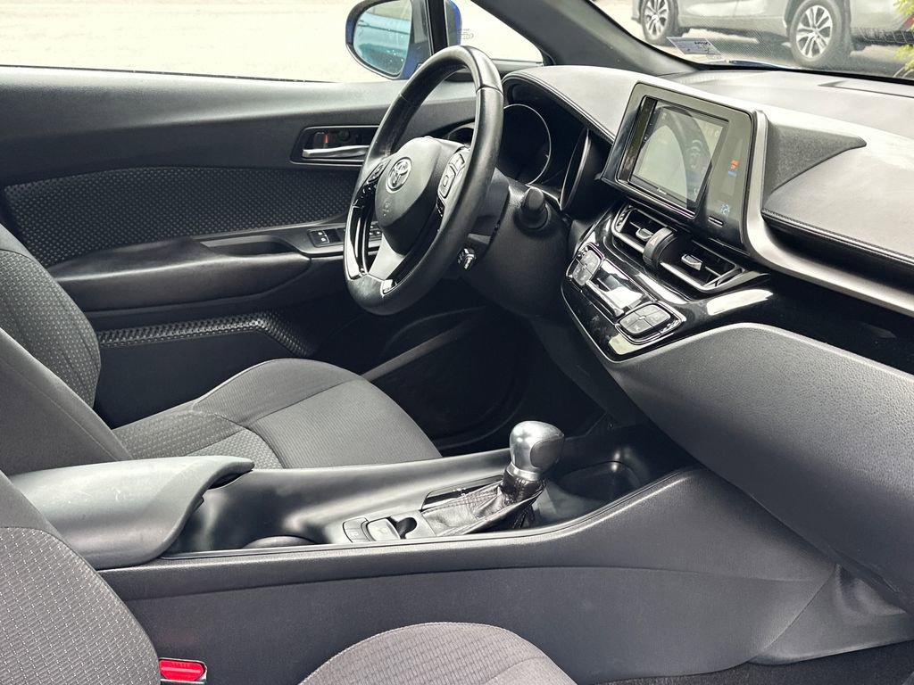 Used 2018 Toyota C-HR XLE FWD image 9