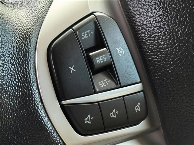 Used 2022 Ford Explorer XLT image 14