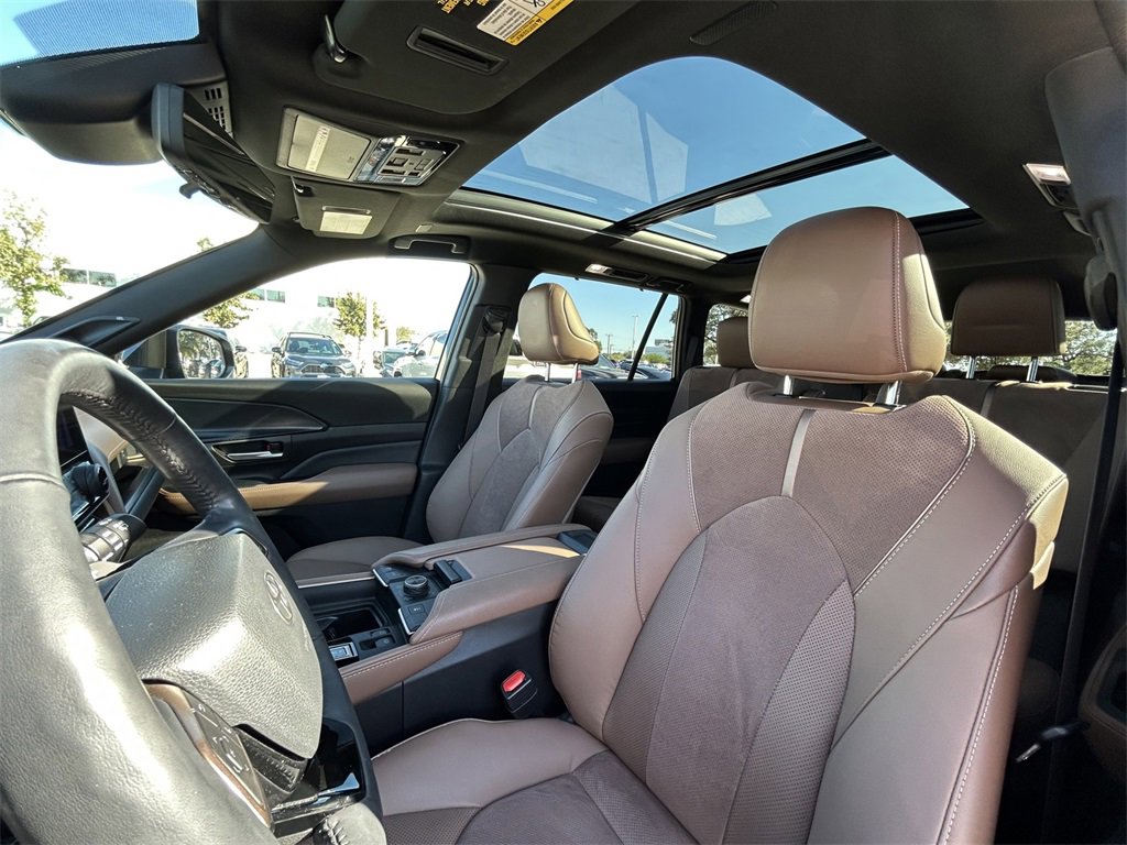Used 2024 Toyota Grand Highlander AWD Hybrid image 14
