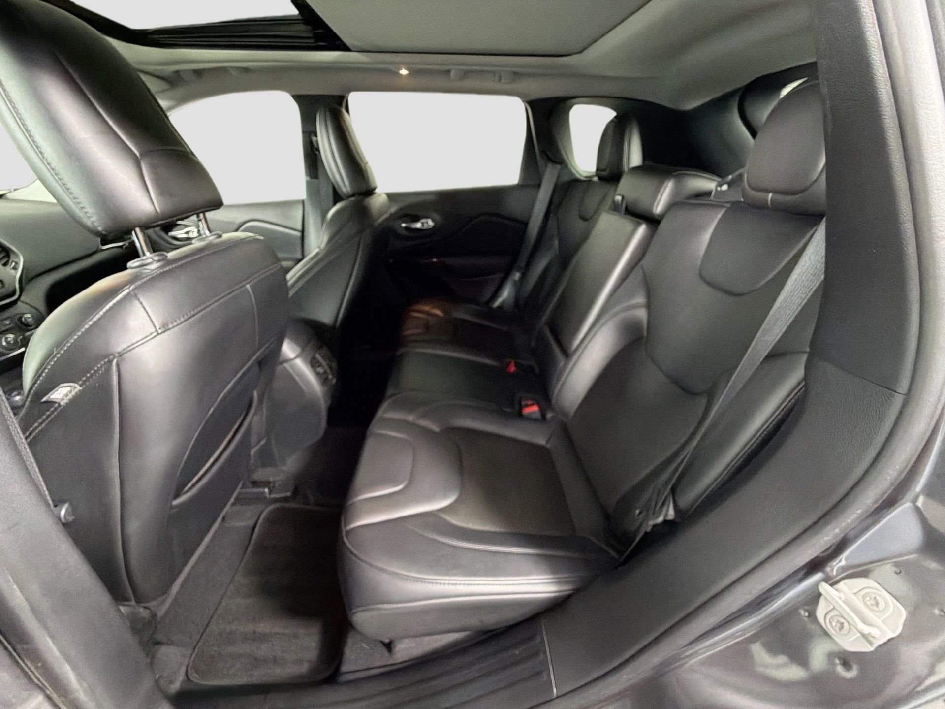 Used 2021 Jeep Cherokee Latitude Plus w/ Sun & Sound Group image 24