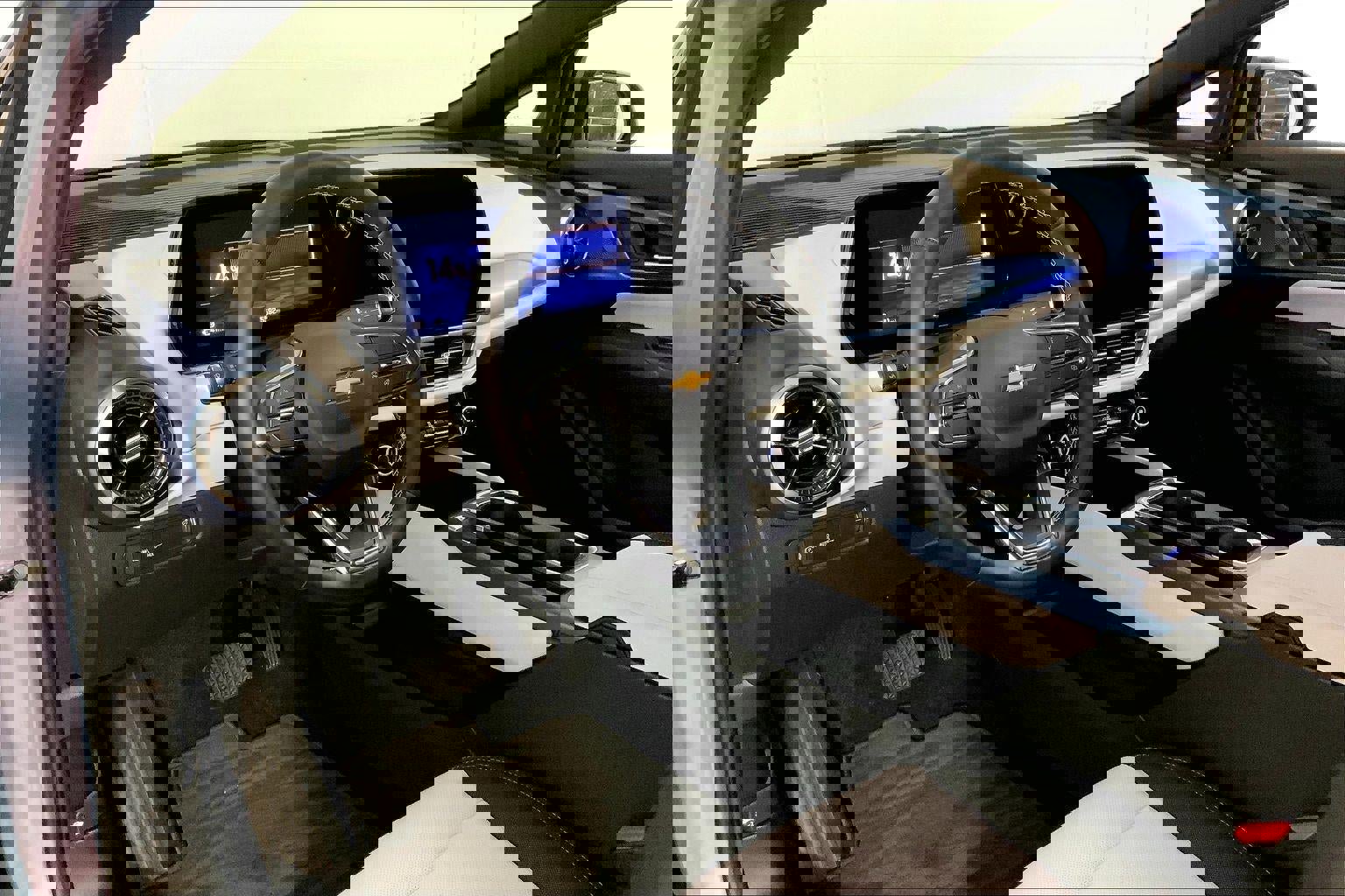 Used 2025 Chevrolet Equinox EV LT FWD image 14