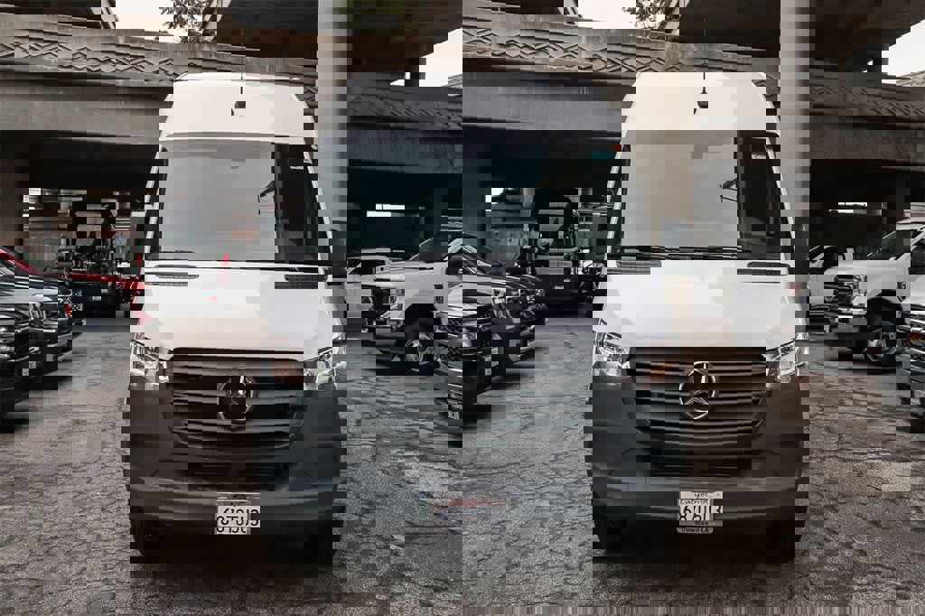 Used 2023 Mercedes-Benz Sprinter 1500 image 2