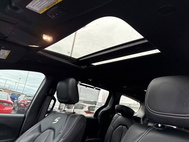 Used 2021 Chrysler Pacifica Touring w/ S Appearance Package image 34