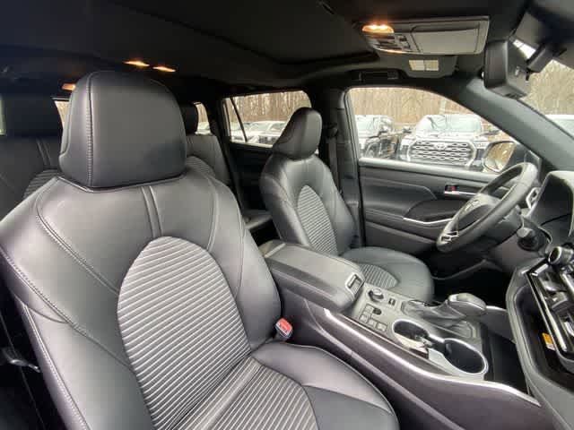 Used 2025 Toyota Highlander XSE AWD/4WD image 22