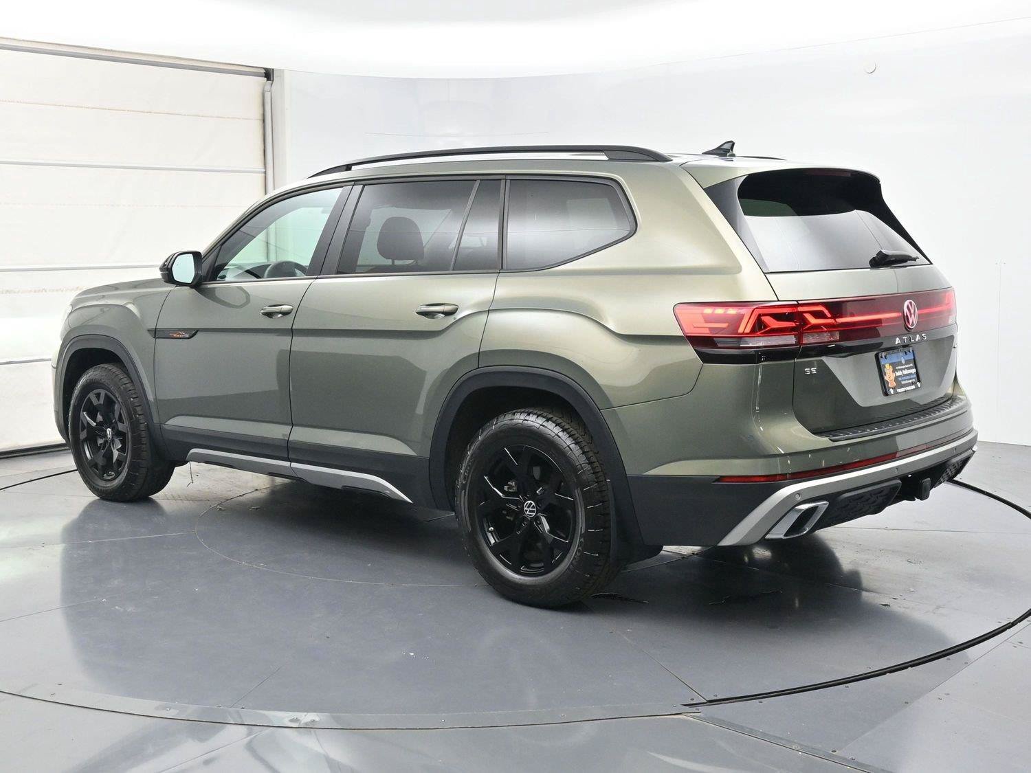 Used 2025 Volkswagen Atlas Peak Edition SE AWD/4WD image 28