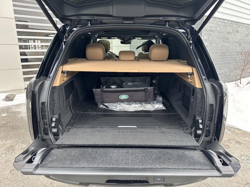 New 2026 Land Rover Range Rover SE image 6