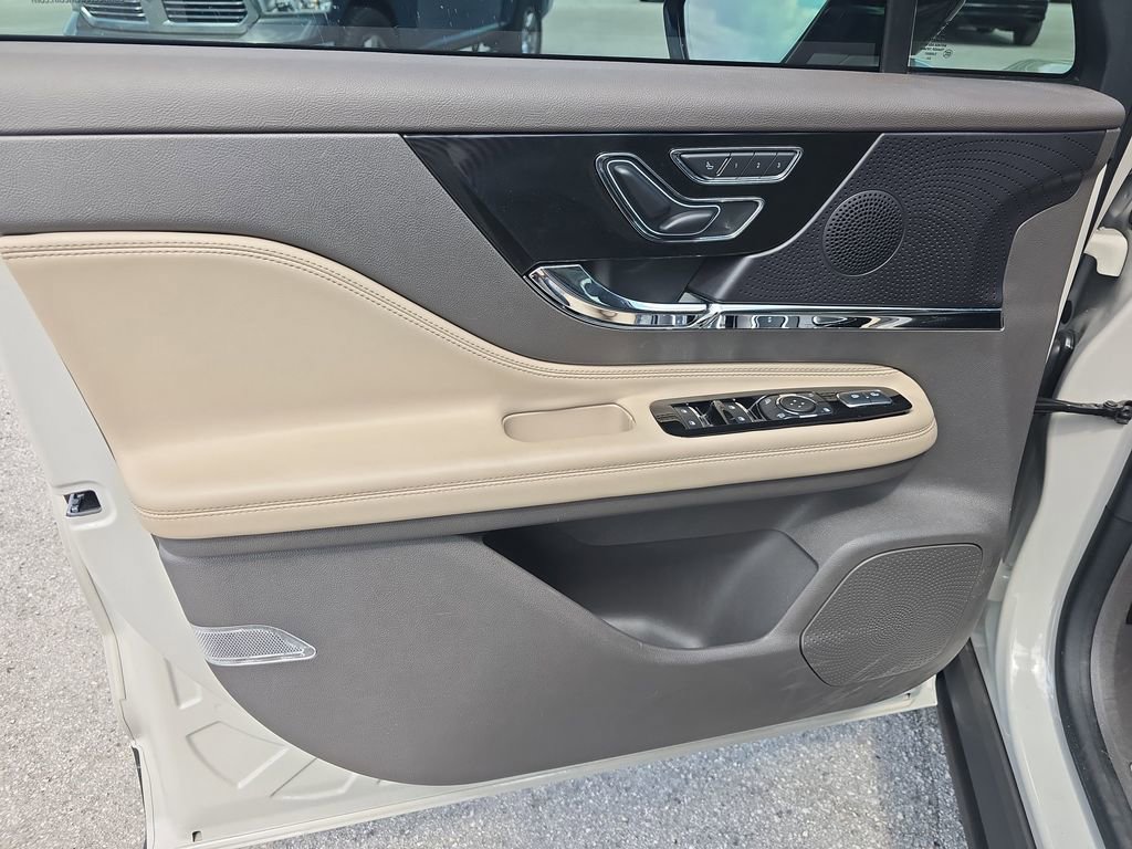 Used 2024 Lincoln Corsair FWD w/ Equipment Group 101A image 16