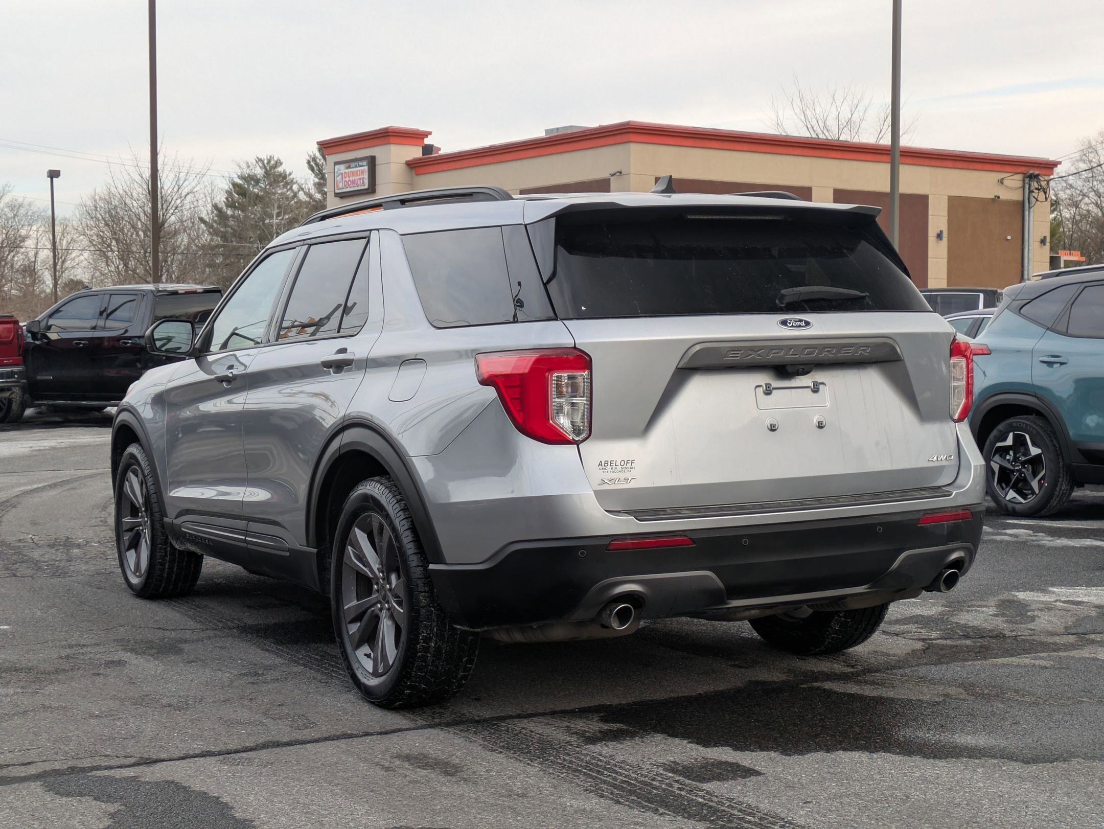 Used 2021 Ford Explorer XLT w/ Equipment Group 202A image 6