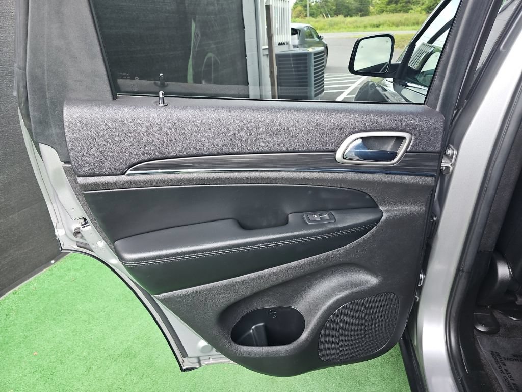 Used 2019 Jeep Grand Cherokee Limited AWD/4WD image 36