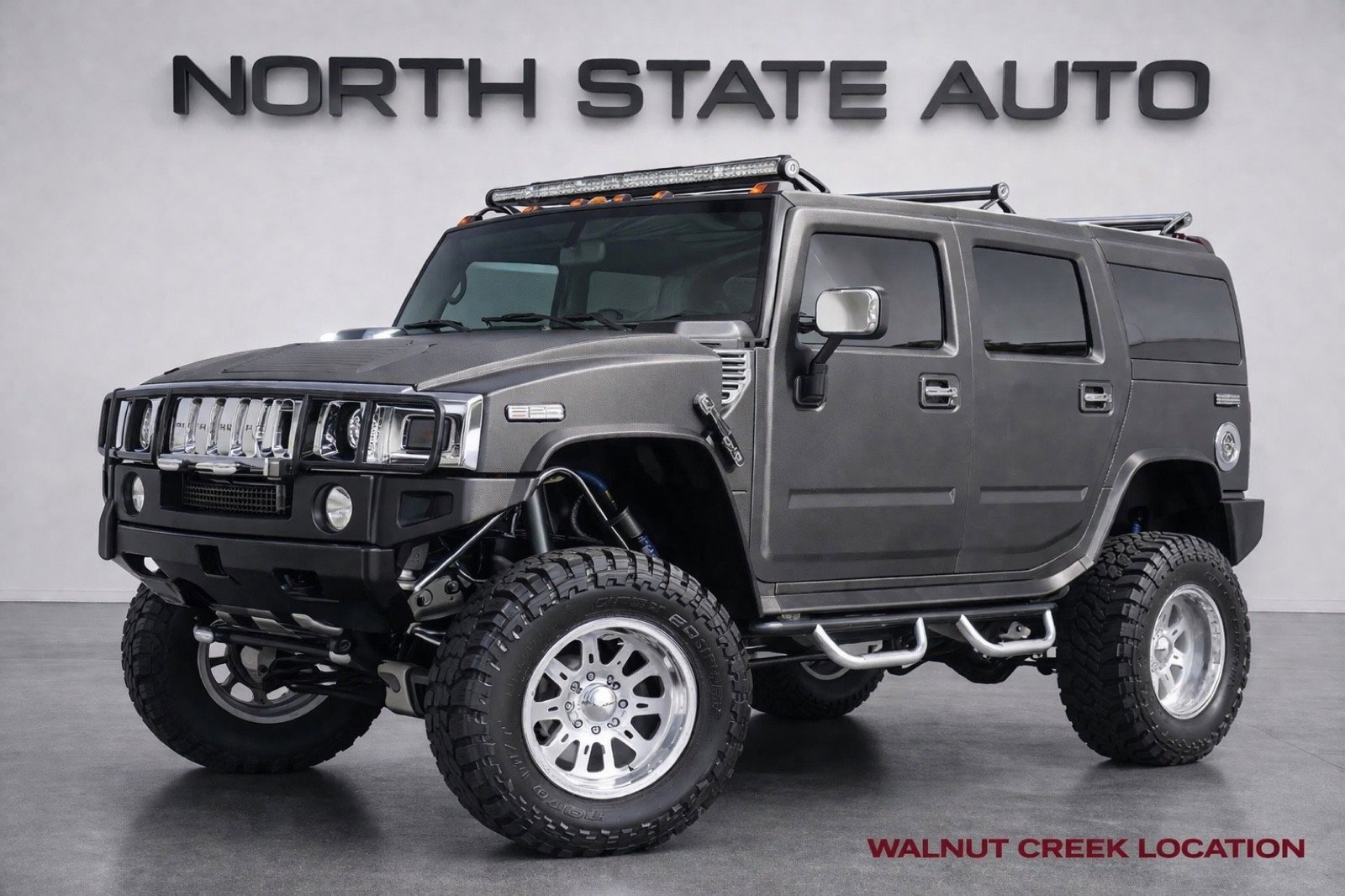 Used 2003 HUMMER H2 w/ Preferred Equipment Group image 1