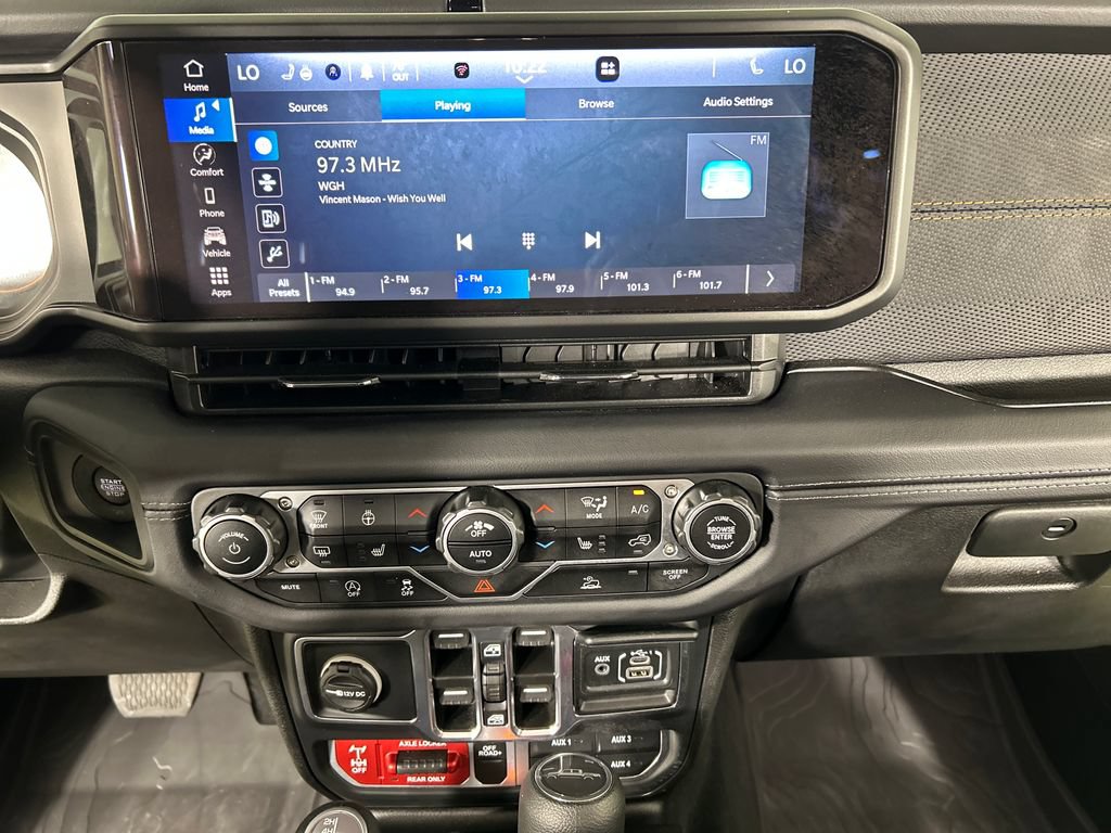Used 2025 Jeep Gladiator Mojave w/ Convenience Group AWD/4WD image 16