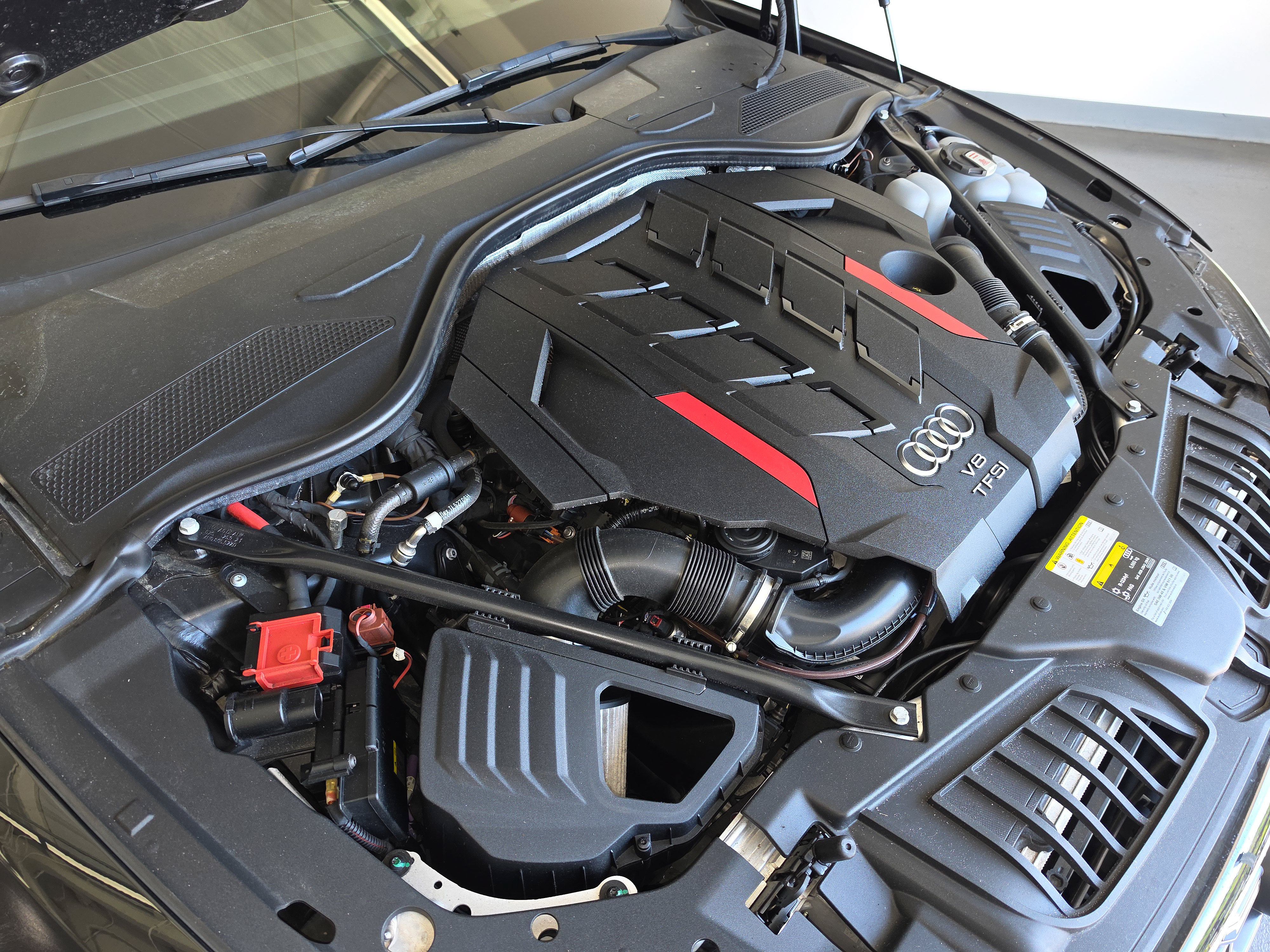 Used 2022 Audi S8 w/ S8 Comfort Plus Package AWD/4WD image 60