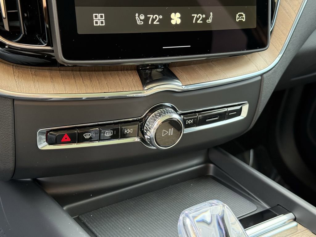 New 2026 Volvo XC60 B5 Plus w/ Protection Package Premier image 21
