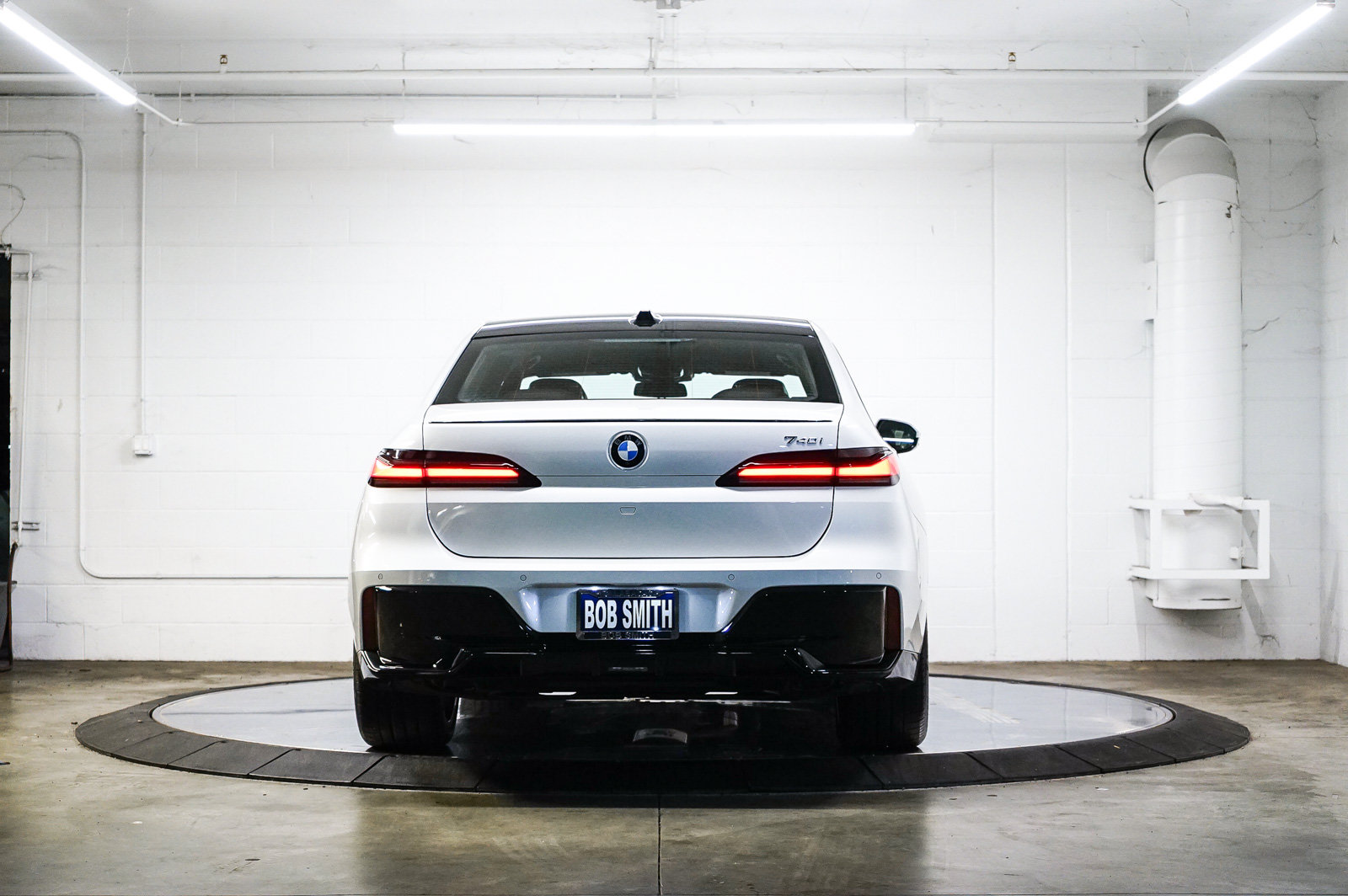 Used 2025 BMW 740i w/ Premium Package RWD image 5