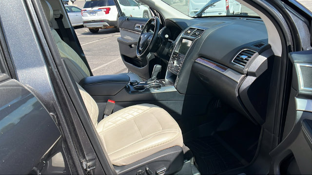 Used 2017 Ford Explorer Platinum AWD/4WD image 13