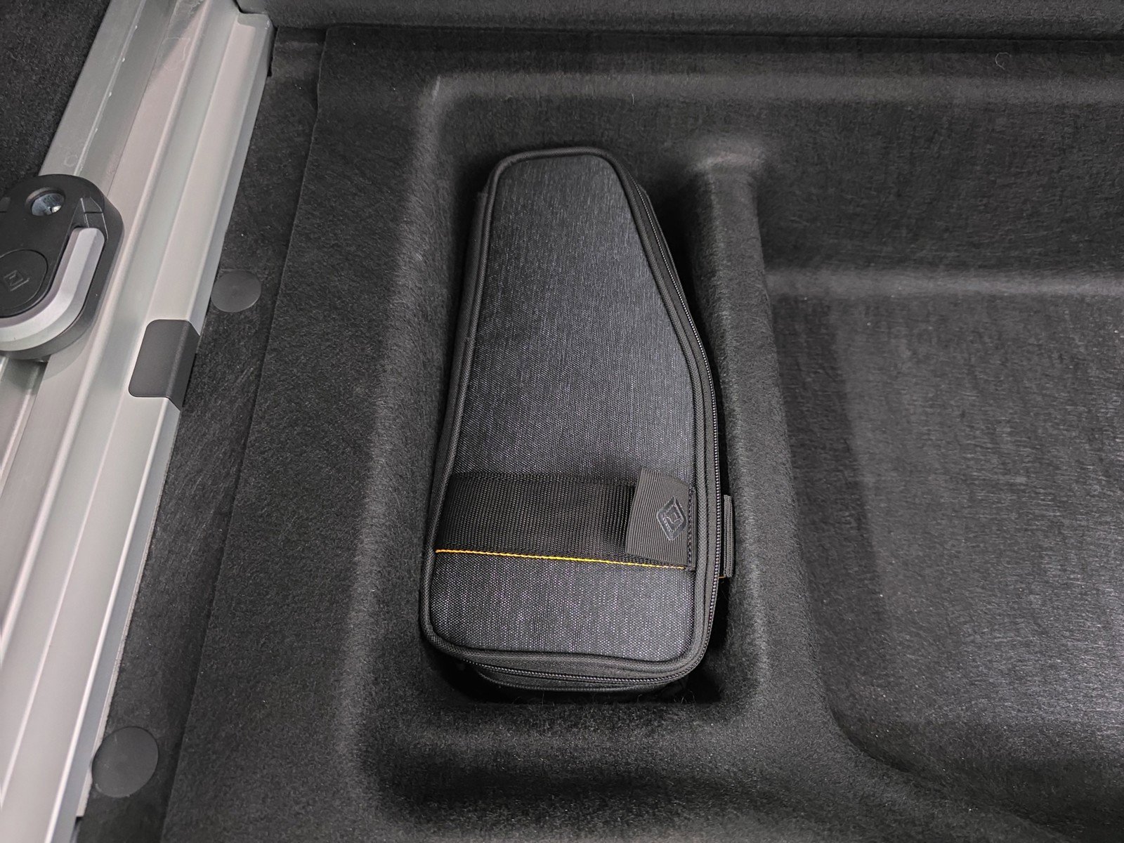 Used 2024 Rivian R1S Adventure image 34