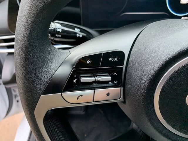 Used 2024 Hyundai Elantra Blue image 25