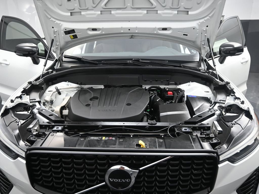 Used 2024 Volvo XC60 B5 Plus w/ Protection Package Premier image 17