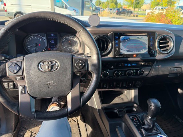 Used 2017 Toyota Tacoma TRD Sport AWD/4WD image 9