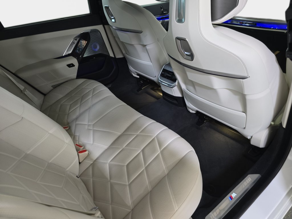 Certified 2023 BMW 740i RWD image 13