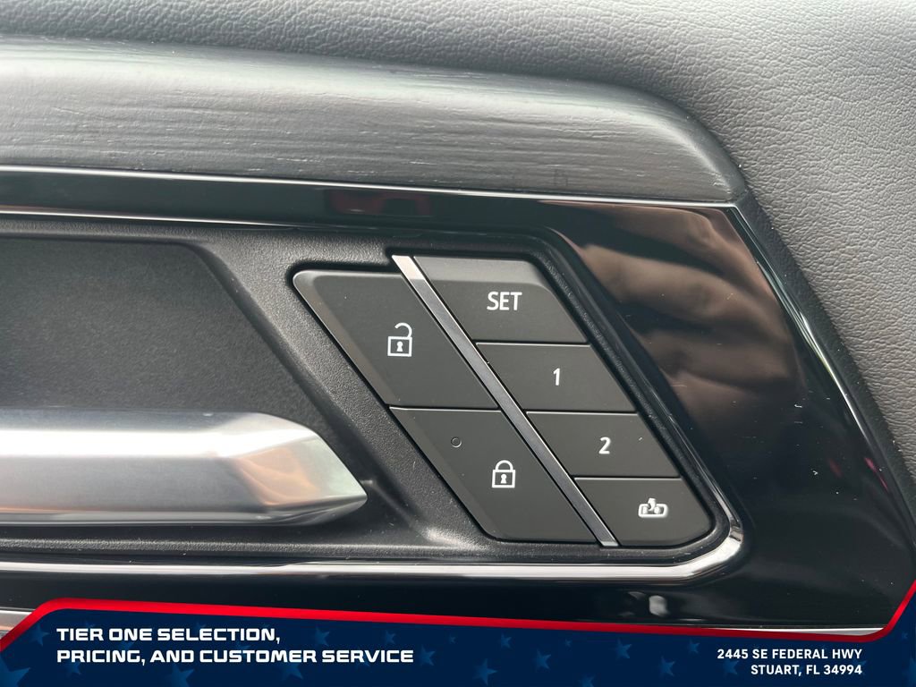Used 2025 GMC Yukon Denali AWD/4WD image 13