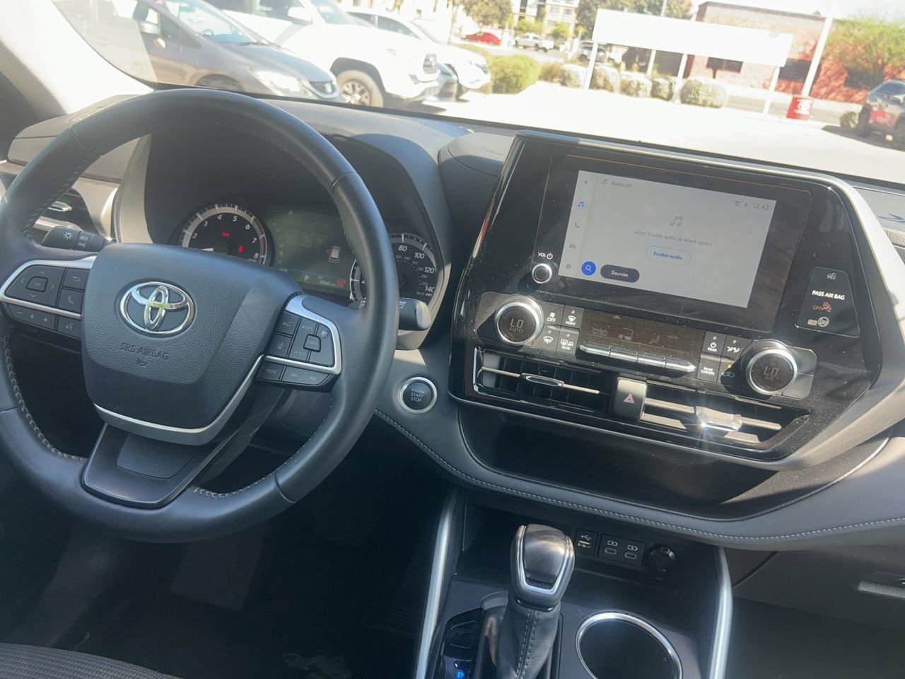 Used 2025 Toyota Highlander LE image 12