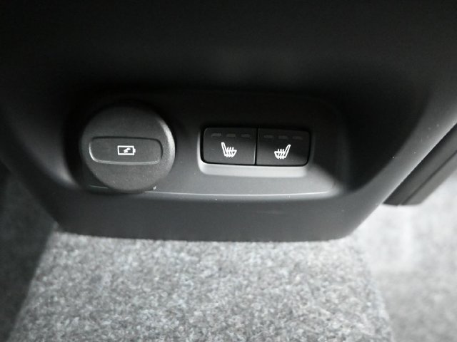 New 2026 Volvo XC40 B5 Plus w/ Protection Package Premier AWD/4WD image 33