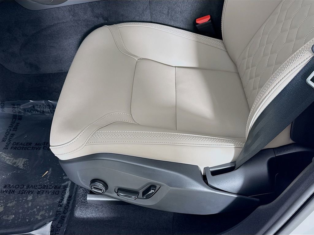 Used 2026 Volvo XC60 B5 Plus w/ Climate Package PRO image 18