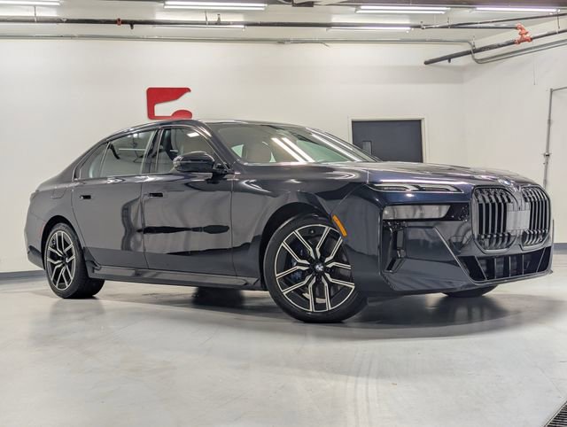 Used 2023 BMW 740i image 2