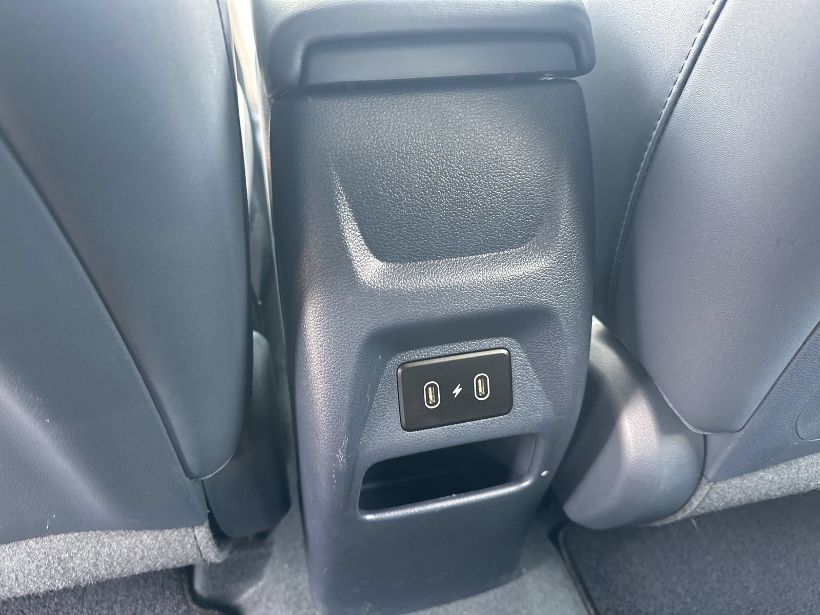 Used 2025 Hyundai Venue Limited FWD image 17