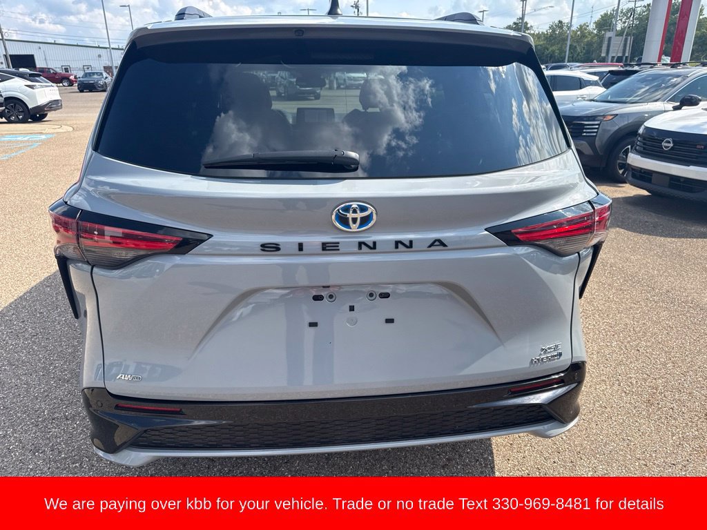 Used 2023 Toyota Sienna XSE w/ XSE Plus Package AWD/4WD image 7