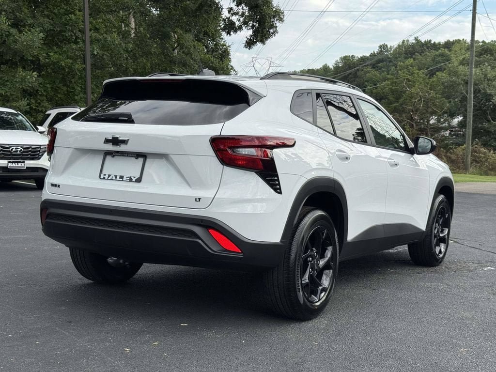New 2026 Chevrolet Trax LT w/ Driver Confidence Package FWD image 21