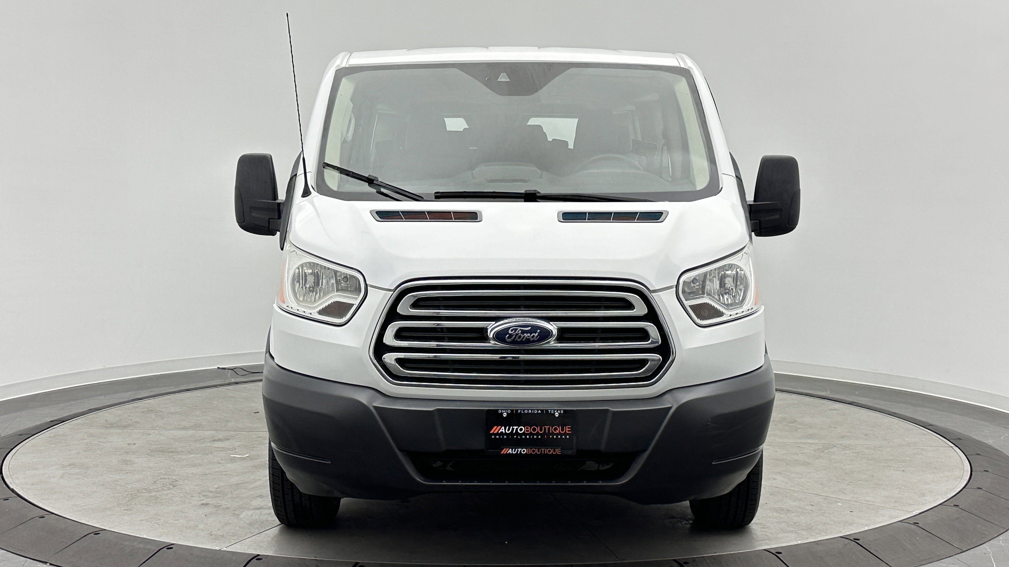 Used 2018 Ford Transit 350 XLT RWD image 2