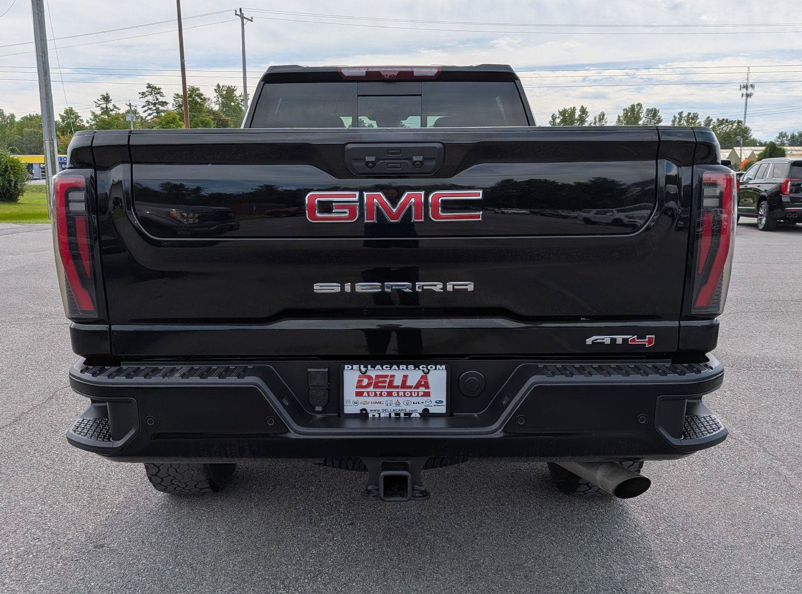 Used 2024 GMC Sierra 2500 AT4 w/ Technology Package AWD/4WD image 9