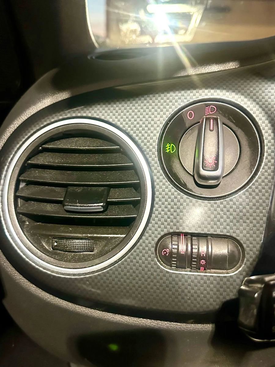 Used 2013 Volkswagen Beetle 2.0T image 31