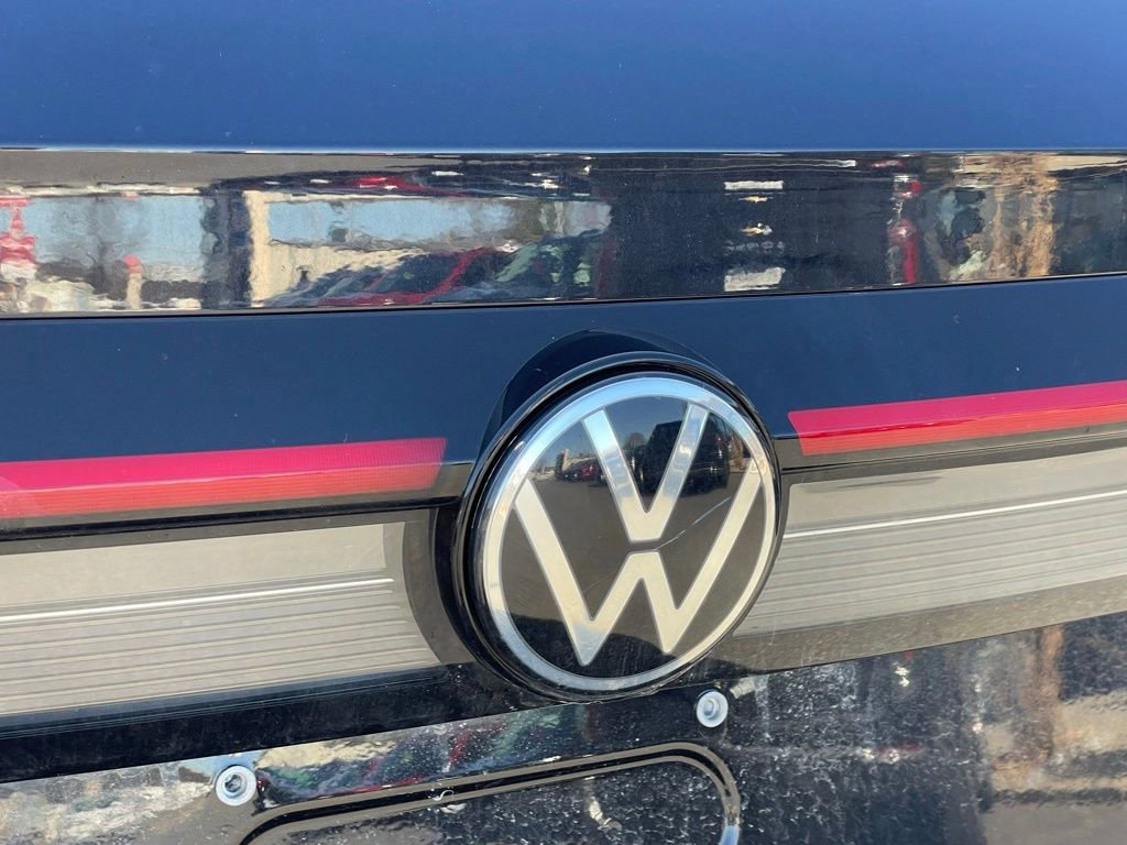 Certified 2025 Volkswagen Taos SE image 26
